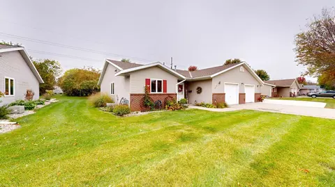 Exterior - 2610 9th St SW, Willmar, MN 56201 photo 3 of 6