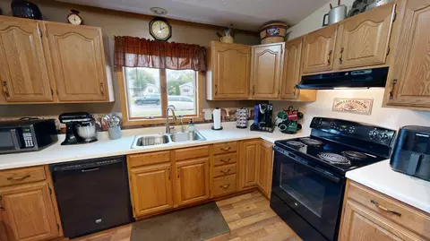 Kitchen - 2610 9th St SW, Willmar, MN 56201 photo 7 of 8