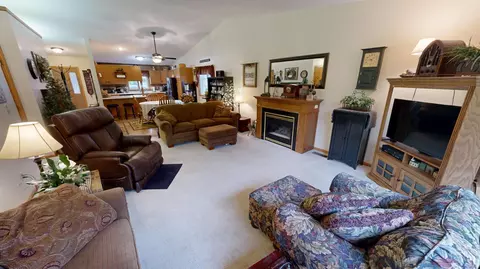 Living - 2610 9th St SW, Willmar, MN 56201 photo 14 of 16