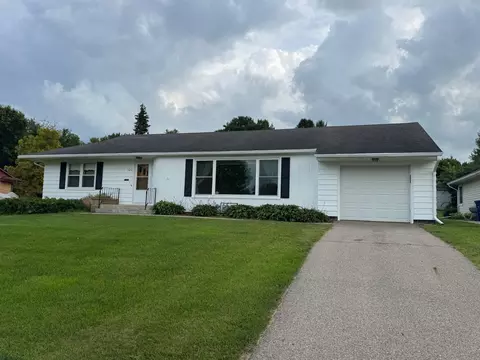 300 6th St SW, Wells, MN 56097