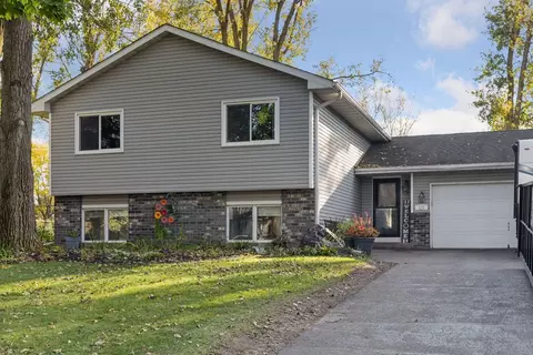 512 84th Ln NW, Coon Rapids, MN 55433
