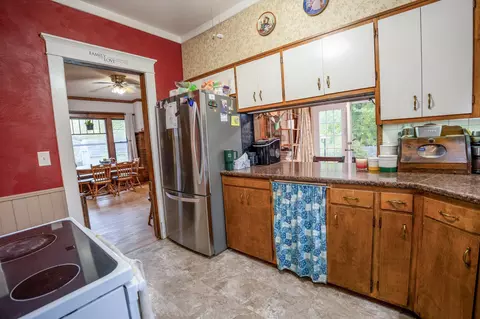 Kitchen - 1609 9th St SW, Willmar, MN 56201 photo 3 of 4