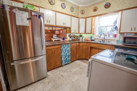 Kitchen - 1609 9th St SW, Willmar, MN 56201 photo 2 of 4