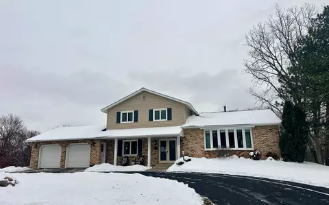 3650 Knoll Ridge Dr, Eagan, MN 55122