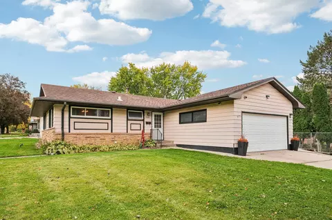 908 Prairie Ave SW, Faribault, MN 55021