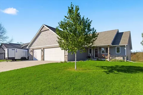 814 Hickory St NE, Lonsdale, MN 55046