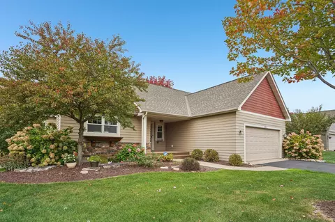 1050 Wyncrest Ct, Woodbury, MN 55129