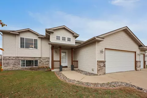 6629 Black Spruce St, Saint Cloud, MN 56303