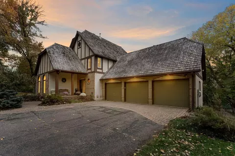 8611 Chalet Rd, Bloomington, MN 55438