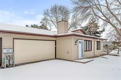 8526 S Maplebrook Cir, Brooklyn Park, MN 55445