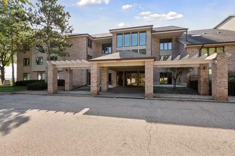 5501 Village Dr #203, Edina, MN 55439