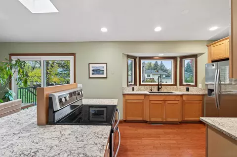 Kitchen - 2337 Maxwell Ln, Chaska, MN 55318 photo 3 of 4