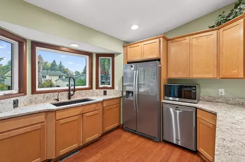 Kitchen - 2337 Maxwell Ln, Chaska, MN 55318 photo 4 of 4