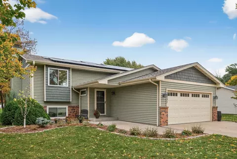 2337 Maxwell Ln, Chaska, MN 55318