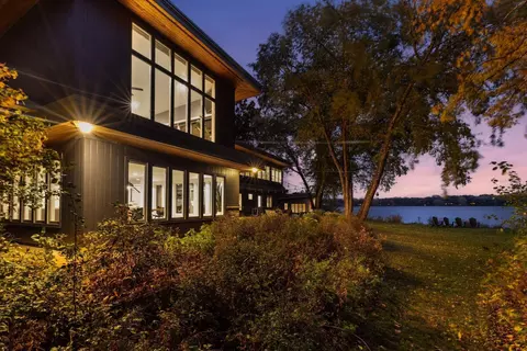 10 W Shore Rd, North Oaks, MN 55127