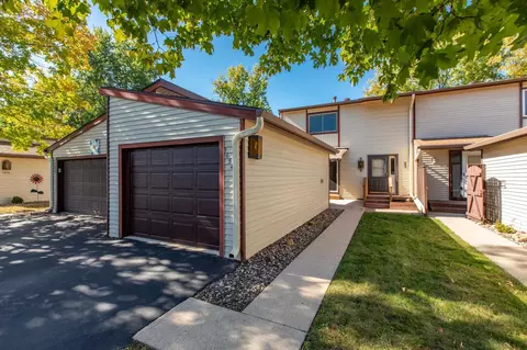 1654 Meadow Cir SE, Rochester, MN 55904