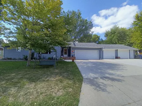 138 Ridge Rd, Morris, MN 56267