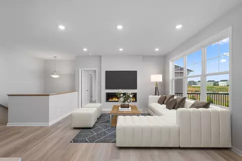 14930 Artaine Trl, Rosemount, MN 55068