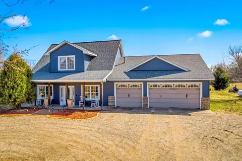 46461 Tucker St NE, Cambridge, MN 55008