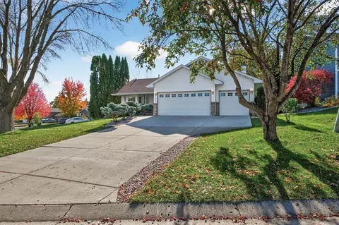 16246 Godson Cir, Lakeville, MN 55044