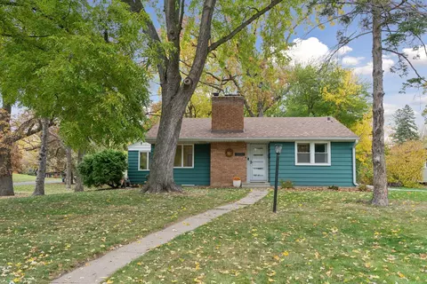 3230 Lee Ave N, Golden Valley, MN 55422