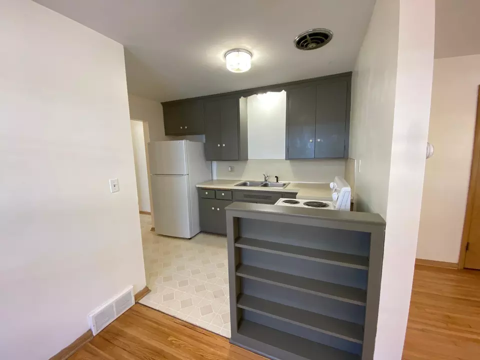 Kitchen - 4449 Bloomington Ave S, Minneapolis, MN 55407 photo 3 of 5