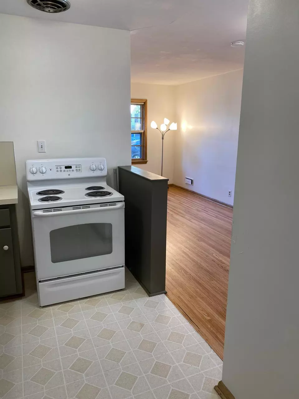 Kitchen - 4449 Bloomington Ave S, Minneapolis, MN 55407 photo 4 of 5