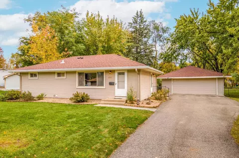 4816 Oxborough Ln, Bloomington, MN 55437