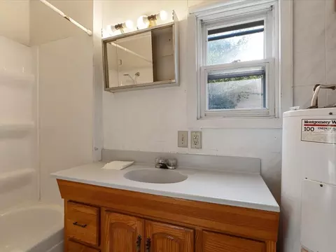 Bath - 924 6th Ave NE, Brainerd, MN 56401 photo 1 of 1