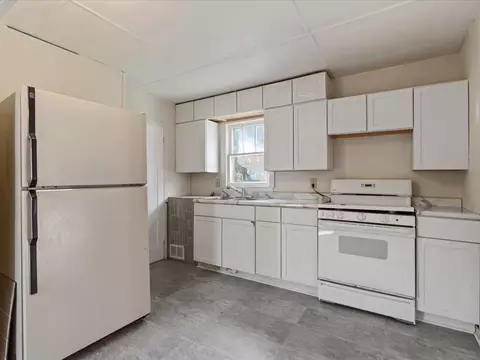 Kitchen - 924 6th Ave NE, Brainerd, MN 56401 photo 1 of 2