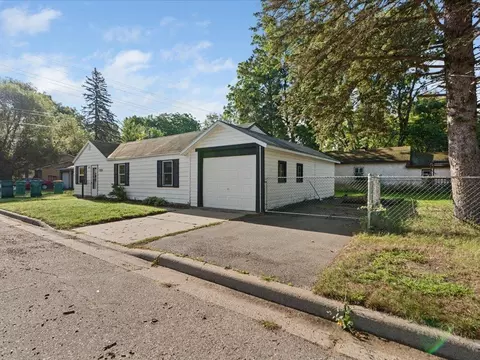 Exterior - 924 6th Ave NE, Brainerd, MN 56401 photo 5 of 6