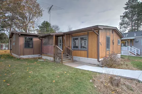 2250 Red Pine Dr S, Cambridge, MN 55008