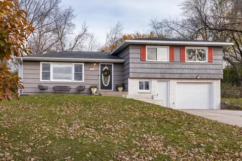 11300 Friar Ln, Hopkins, MN 55305