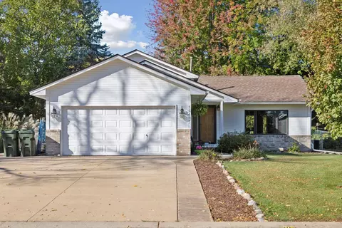 16413 Godson Dr, Lakeville, MN 55044