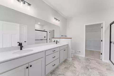 Bath - 8018 Walnut Ln, Corcoran, MN 55340 photo 2 of 3