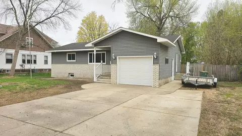 424 E 2nd St, Litchfield, MN 55355