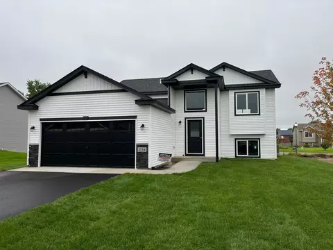 1806 Oak Pond Dr NW, Sauk Rapids, MN 56379