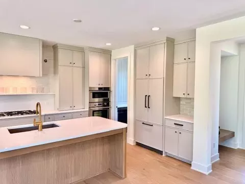 Kitchen - 25480 Smithtown Rd, Excelsior, MN 55331 photo 3 of 3