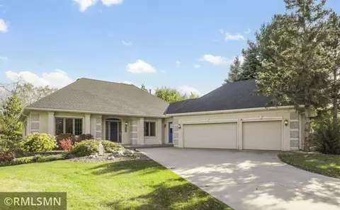 682 Huntington Ct S, Maplewood, MN 55119
