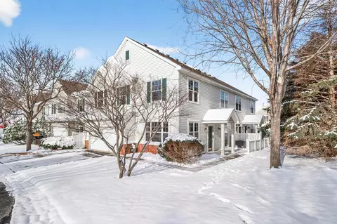 1590 Countryside Dr, Shakopee, MN 55379
