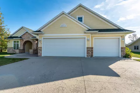 825 5th St SE, Pelican Rapids, MN 56572