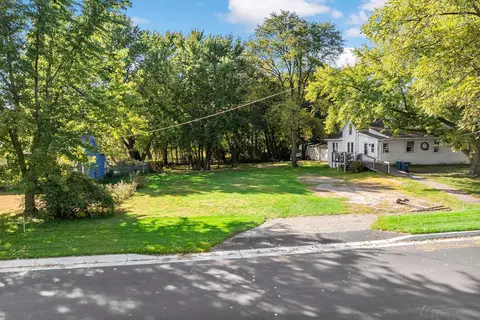 219 12th St # X, White Bear Lake, MN 55110