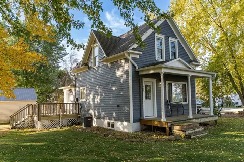 405 1st St NW, Hayfield, MN 55940