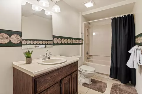 Bath - 15490 Emery Ave E, Rosemount, MN 55068 photo 4 of 4