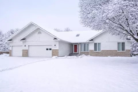 1059 Sommerset Pl, West Fargo, ND 58078