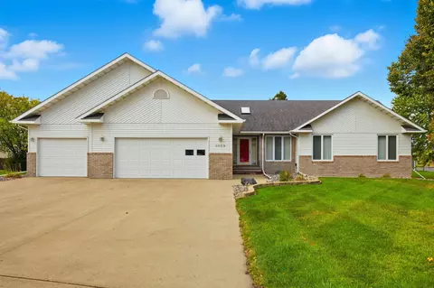 1059 Sommerset Pl, West Fargo, ND 58078