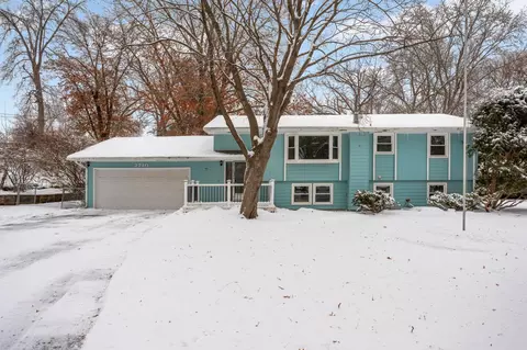 2710 Magnolia Ln N, Plymouth, MN 55441