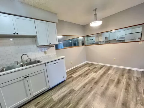 Kitchen - 4425 Cinnamon Ridge Cir, Eagan, MN 55122 photo 2 of 2