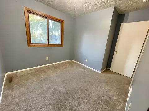 Bedroom - 4425 Cinnamon Ridge Cir, Eagan, MN 55122 photo 2 of 5