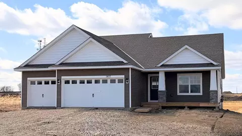 1613 Shasta Dr, Shakopee, MN 55379